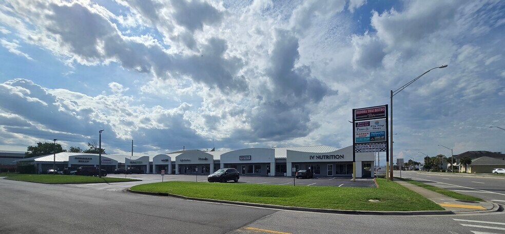 Primary Photo Of 301-329 10th Ave N, Jacksonville Beach Storefront For Lease
