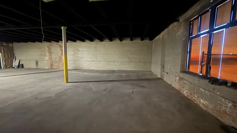 More Photos Of 6120 S Archer Rd, Summit Light Distribution For Lease