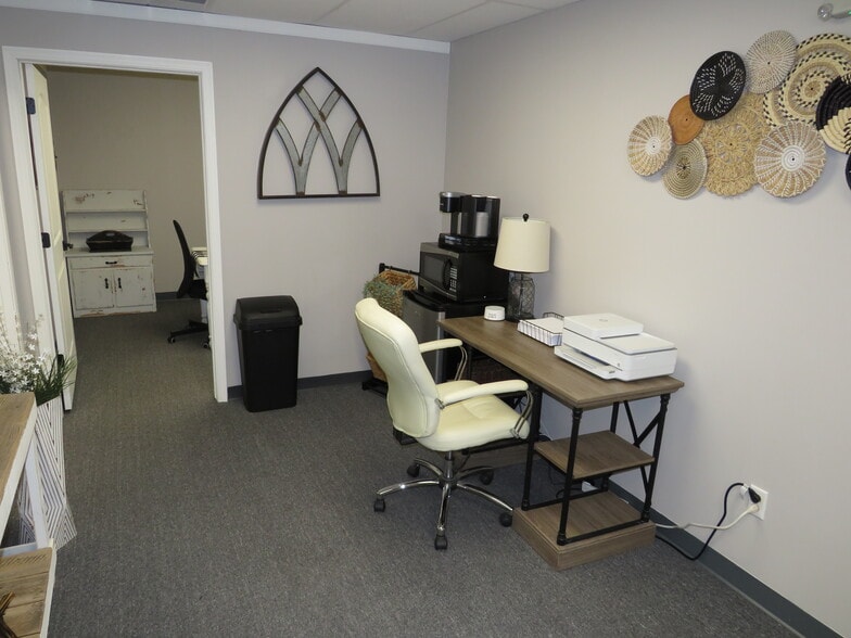 More Photos Of 1715 N Division St, Morris Unknown For Lease