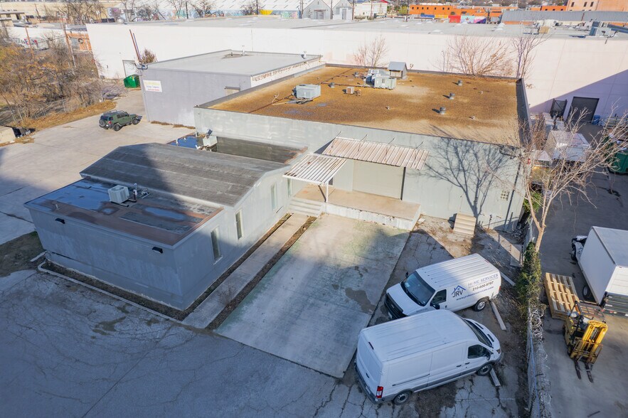 More Photos Of 414 Live Oak Rd, San Antonio Warehouse For Lease