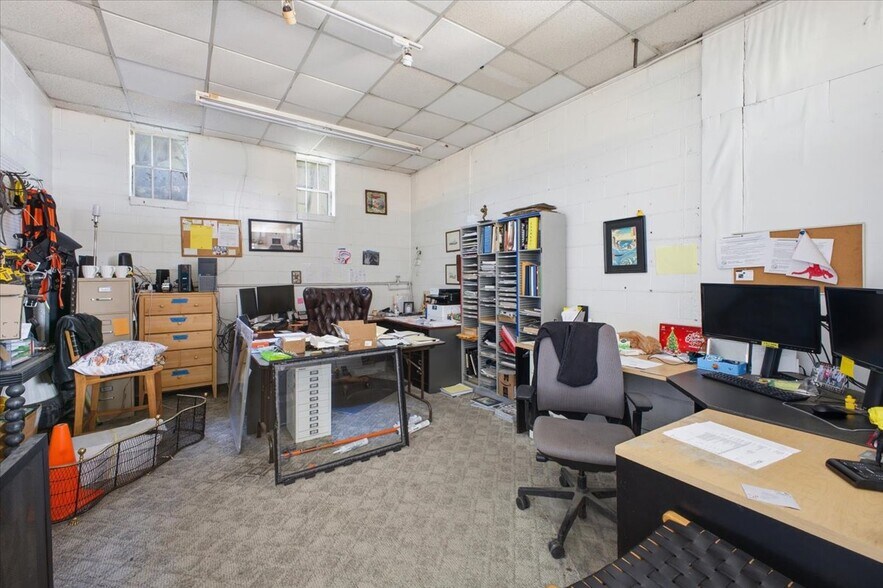 More Photos Of 2664 Shenandoah Ave, Charlotte General Retail For Sale