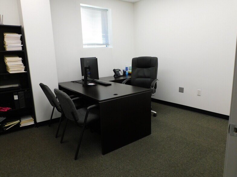 More Photos Of 7950 US-31 Hwy, Calera Office For Sale