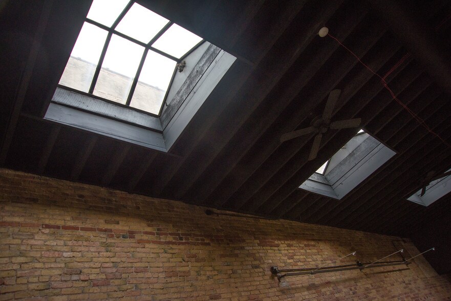 More Photos Of 49 N Saginaw St, Pontiac Bar For Sale