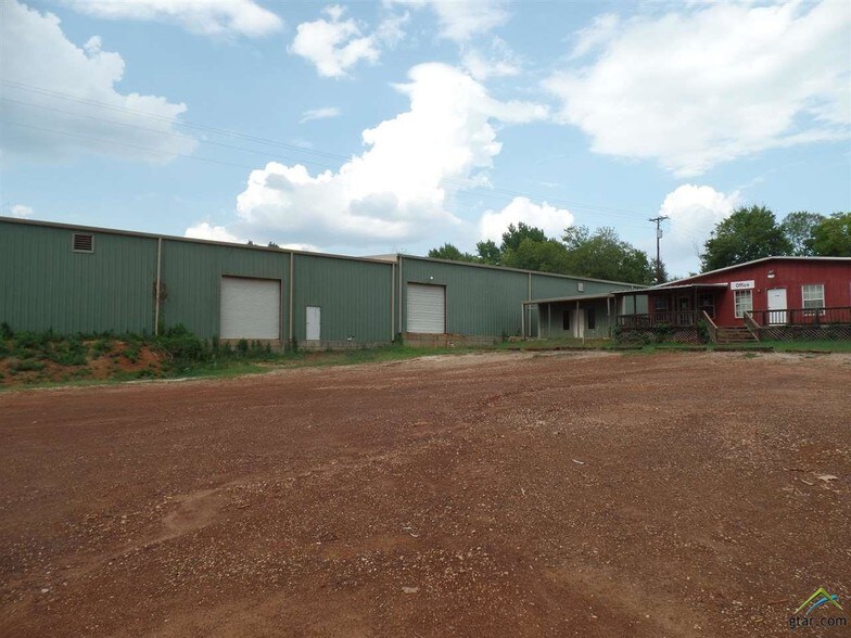 More Photos Of 1975 County Road 1605, Rusk Manufacturing For Sale