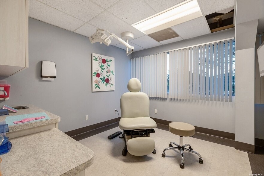 More Photos Of 775 Park Ave, Huntington Medical For Lease