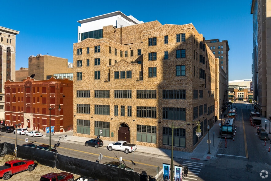 More Photos Of 2110 Park Ave, Detroit Office For Lease