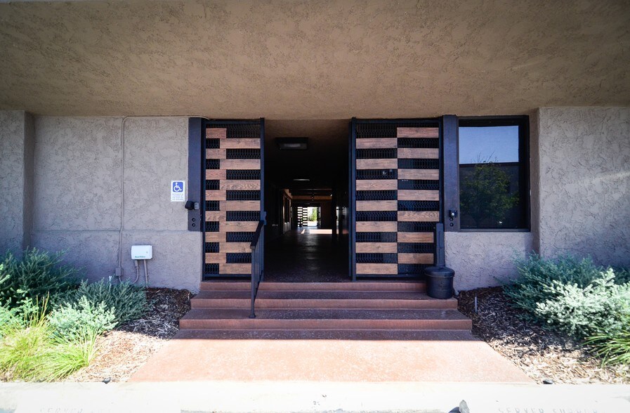 More Photos Of 315 Arden Ave, Glendale Office For Sale