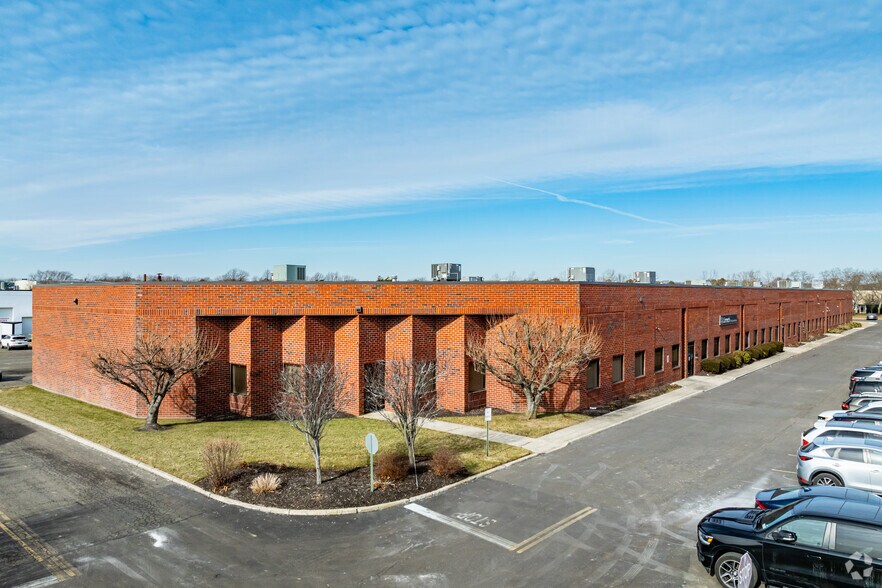 Primary Photo Of 710 Union Pky, Ronkonkoma Warehouse For Sale