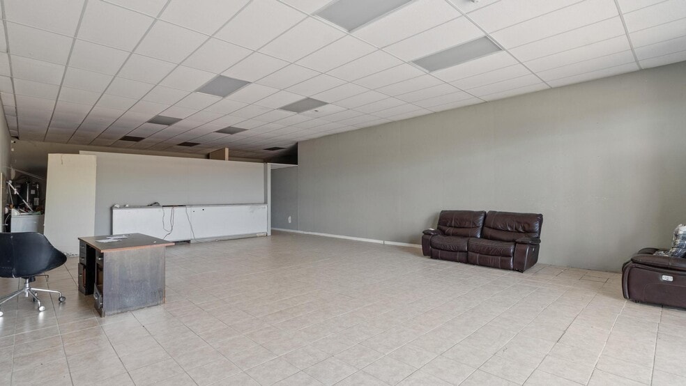 More Photos Of 2621 S Chestnut Ave, Fresno Freestanding For Sale