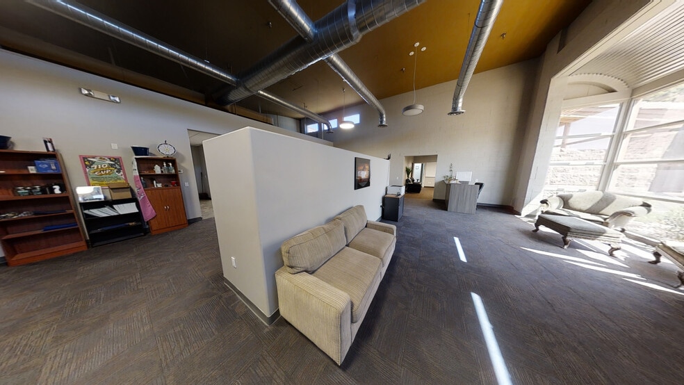 More Photos Of 7825 E Gelding Dr, Scottsdale Light Distribution For Lease