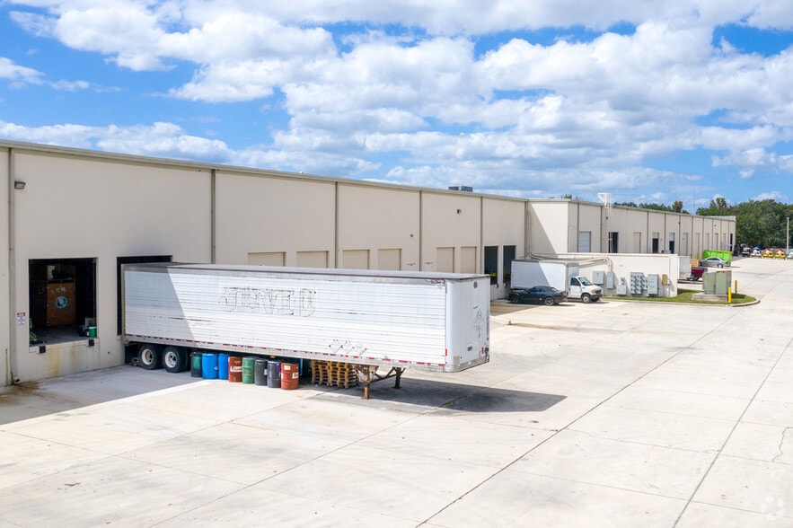 More Photos Of 4333 Silver Star Rd, Orlando Warehouse For Lease