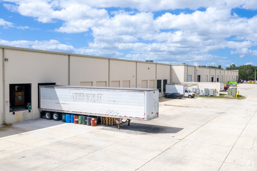More Photos Of 4333 Silver Star Rd, Orlando Warehouse For Lease