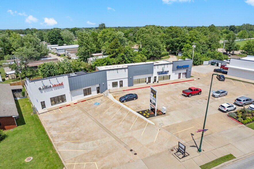 More Photos Of 1223 US-412, Siloam Springs Storefront For Lease
