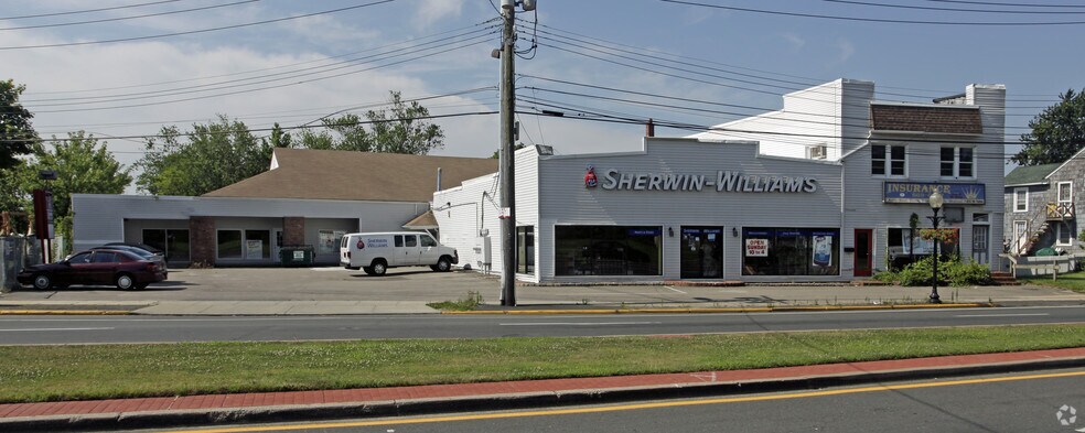 More Photos Of 258-262 E Main St, Babylon Unknown For Lease