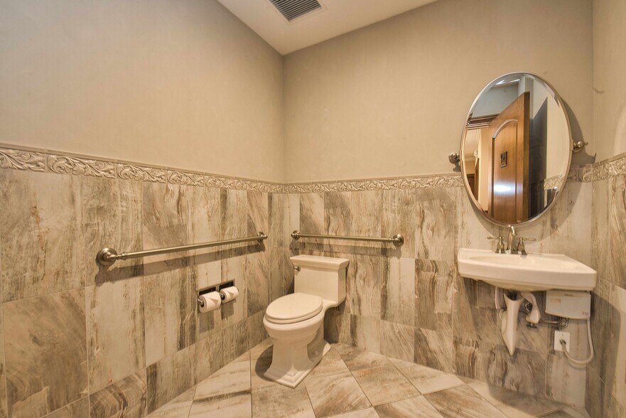 More Photos Of 330 Forest Ave, Locust Valley Medical For Lease