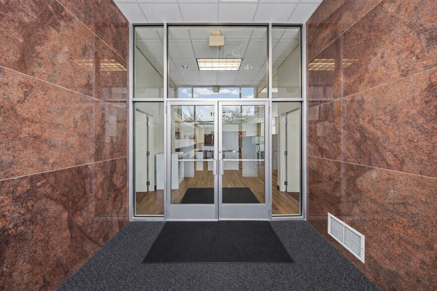 More Photos Of 15010 E Jefferson Ave, Grosse Pointe Bank For Lease