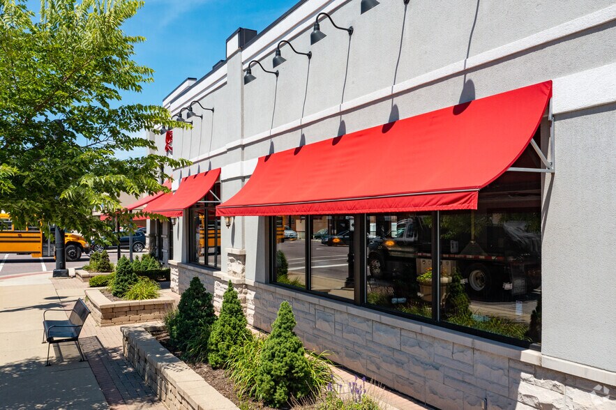More Photos Of 5990 Dempster St, Morton Grove Restaurant For Lease