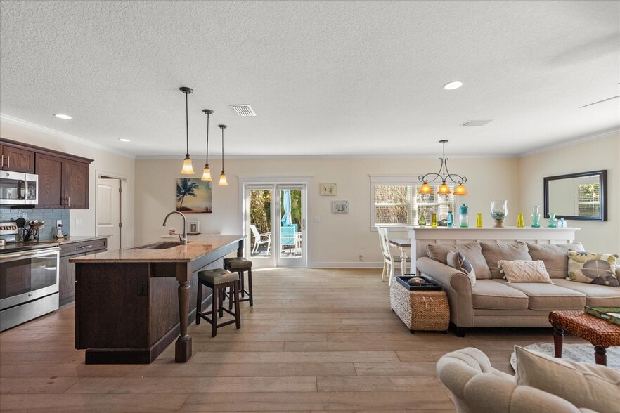 More Photos Of 413 Pine Ave, Anna Maria Flex For Sale