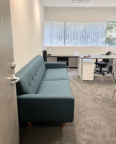 More Photos Of 67 Holly Hill Ln, Greenwich Office For Sale