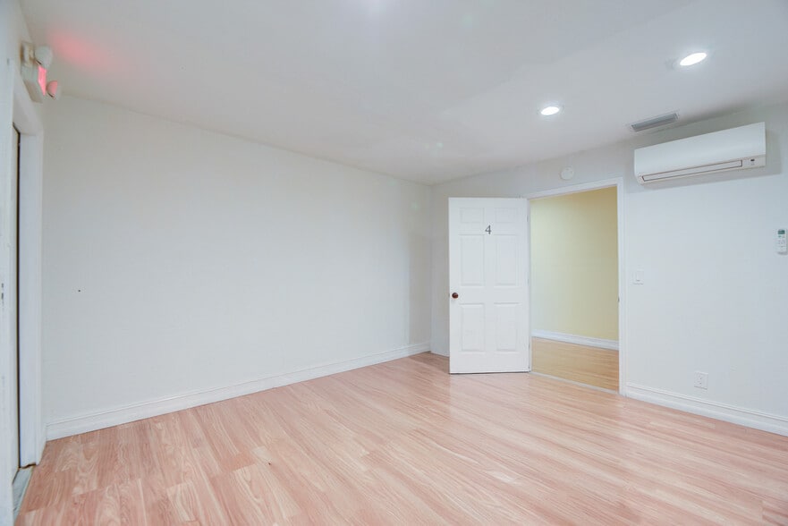 More Photos Of 359 10th St, West Palm Beach Storefront Retail Office For Sale