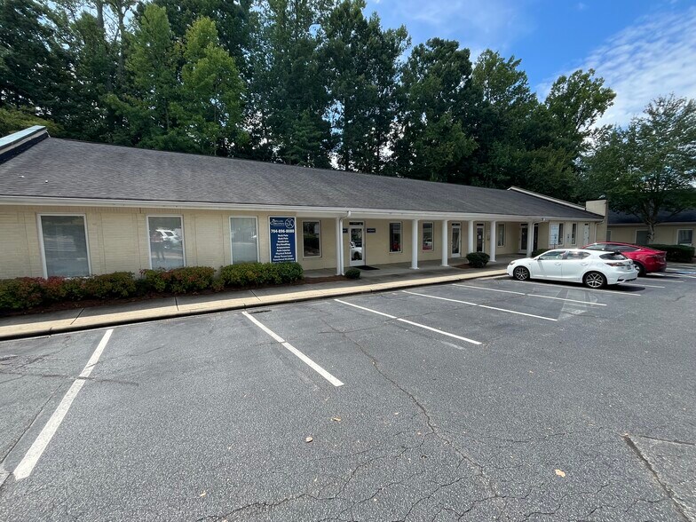 Primary Photo Of 9710-9718 Sam Furr Rd, Huntersville Medical For Lease