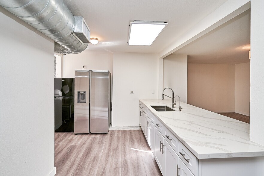 More Photos Of 1071 N Fairfax Ave, West Hollywood Storefront Retail Office For Lease