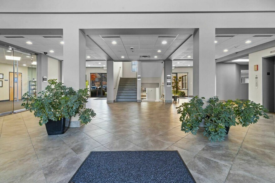 More Photos Of 10412 Allisonville Rd, Fishers Office For Sale