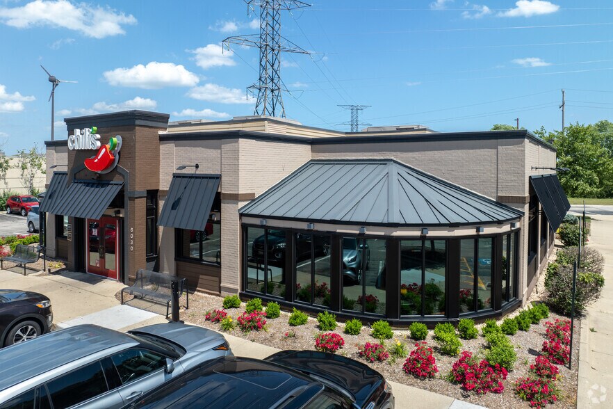 Primary Photo Of 6030 Grand Ave, Gurnee Restaurant For Sale