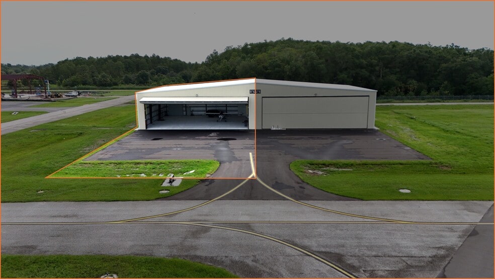 More Photos Of 6950 Tampa Executive Arpt Blvd blvd, Tampa Airplane Hangar For Lease