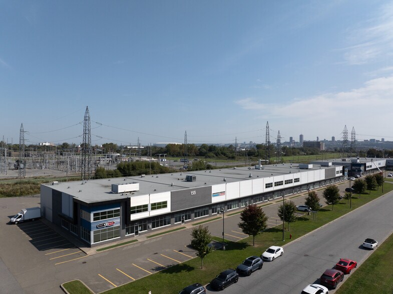 More Photos Of 155 Rue Fortin, Québec Distribution For Lease