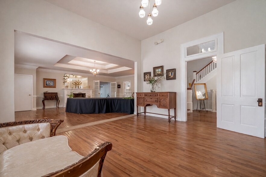 More Photos Of 5800 England Dr, Alexandria Specialty For Sale