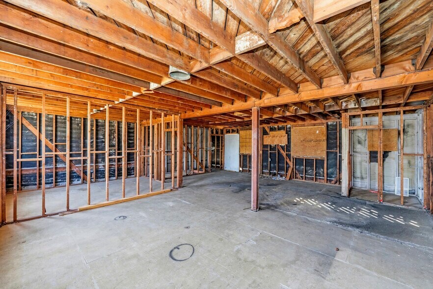 More Photos Of 4810 Firestone Blvd, South Gate Unknown For Lease