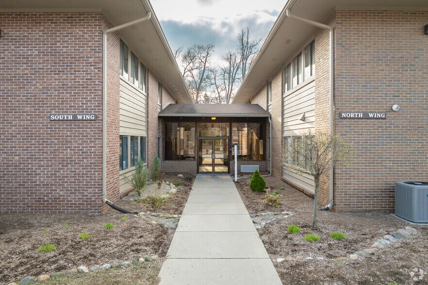 More Photos Of 3425 Executive Pky, Toledo Medical For Lease