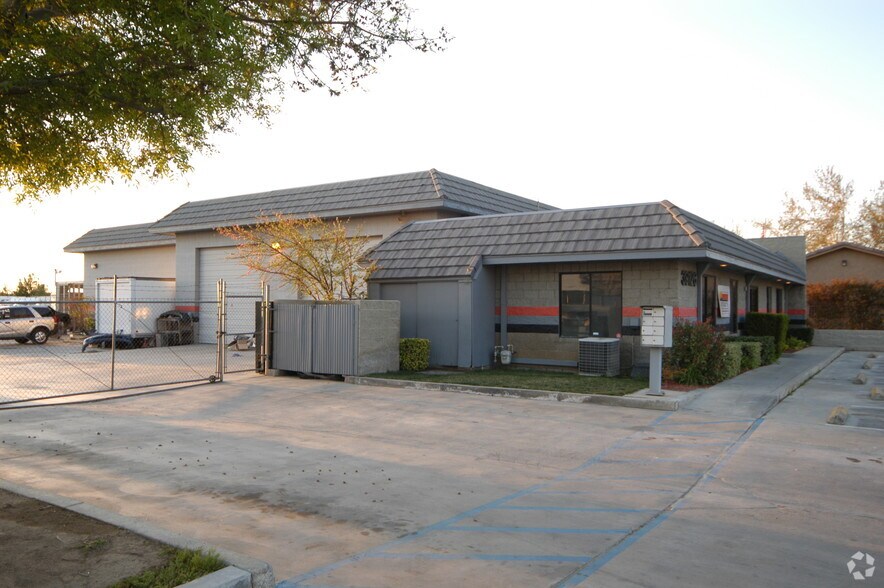 More Photos Of 39126-39130 3rd St E, Palmdale Service For Sale