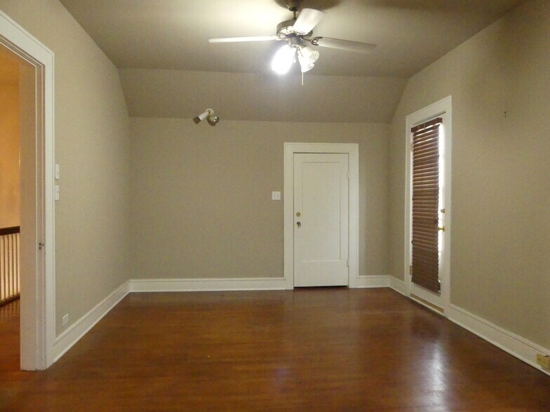 More Photos Of 304 S Trinity St, Decatur Office Residential For Lease