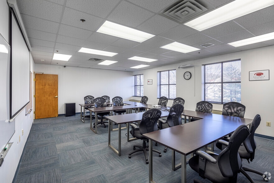 More Photos Of 8850 Richmond Hwy, Alexandria Office For Lease