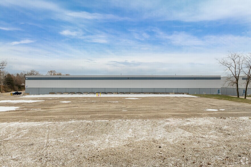 More Photos Of 221 S Franklin Rd, Indianapolis Warehouse For Lease