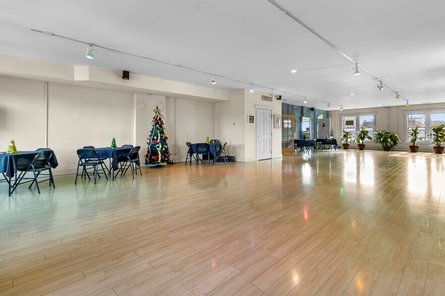 More Photos Of 14 W Main St, Carmel Storefront Retail Office For Sale