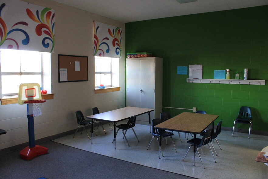 More Photos Of 401 W Poplar St, Elizabethtown Religious Facility For Sale