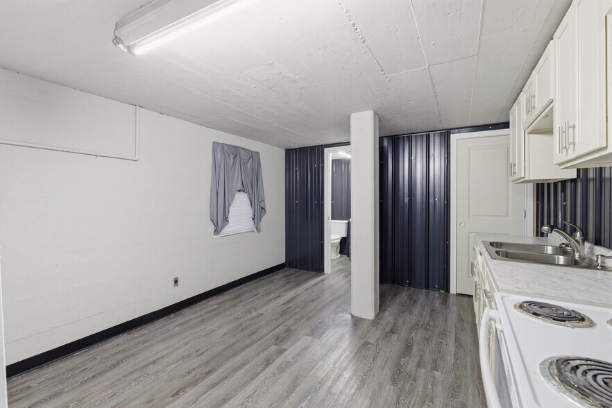 More Photos Of 325 W Main St, Lebanon Office Residential For Sale