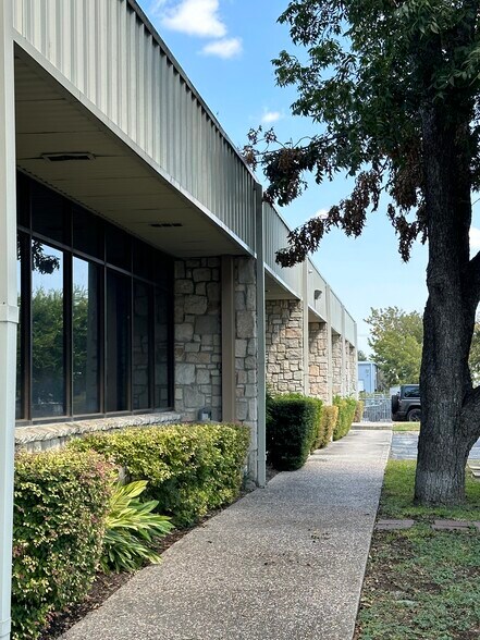 More Photos Of 922 Isom Rd, San Antonio Office For Sale