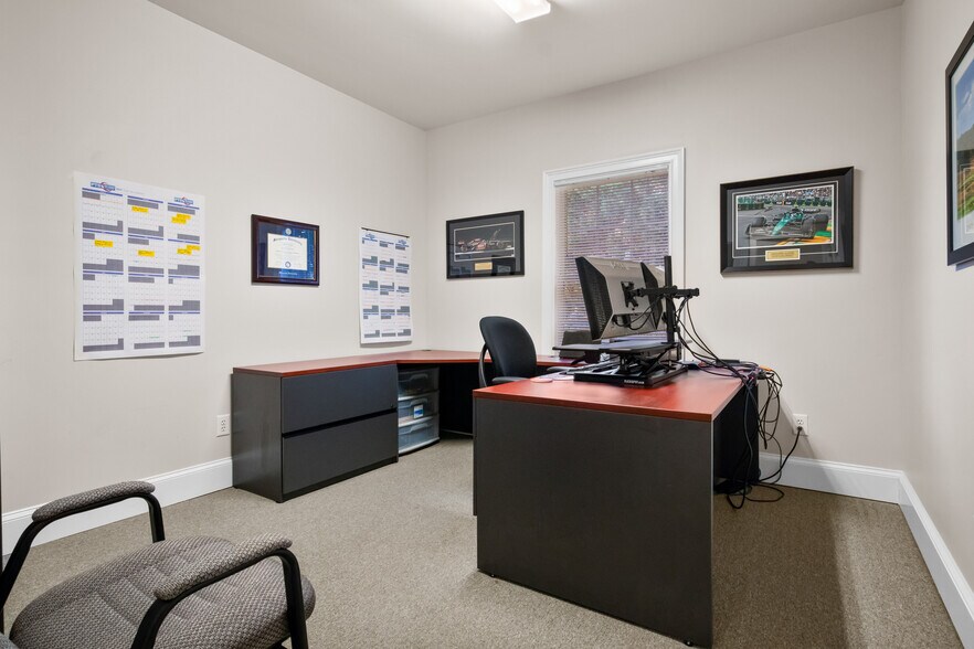 More Photos Of 110 Evans Mill Dr, Dallas Business Park For Sale
