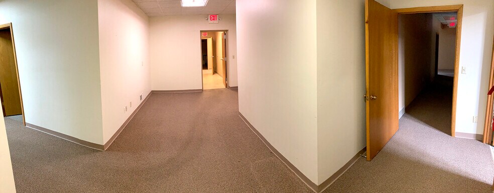 More Photos Of 809 Park Ave, Beaver Dam Office For Sale