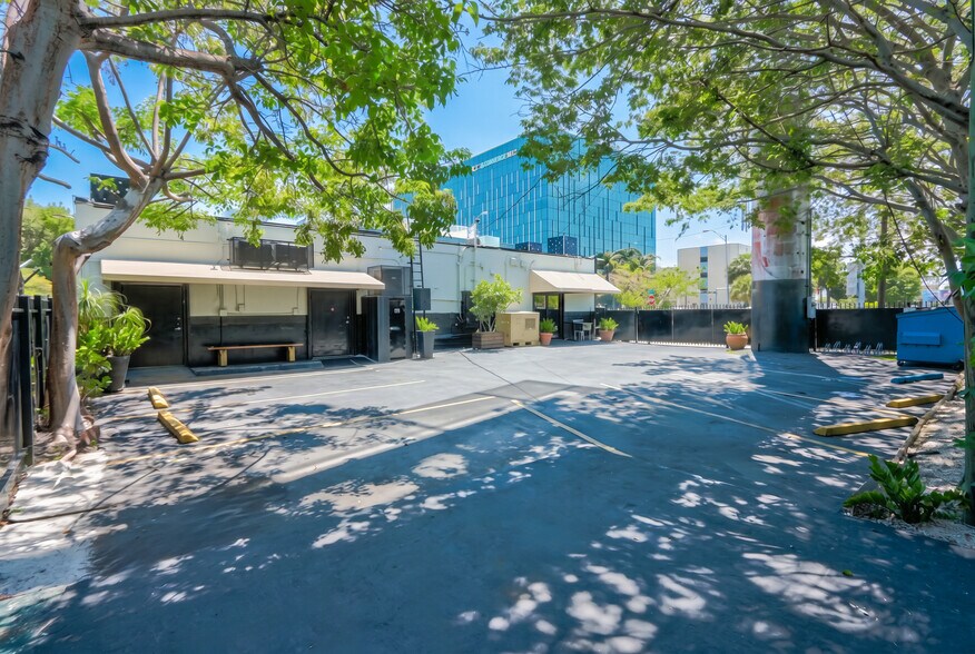 More Photos Of 643 NW 20th St, Miami Freestanding For Sale