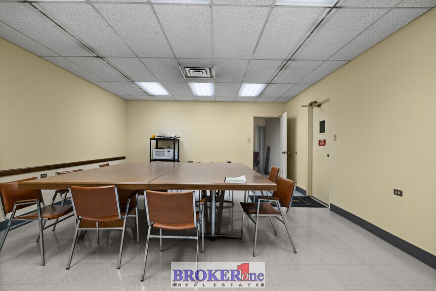 More Photos Of 300 N Walsh Dr, Casper Warehouse For Lease