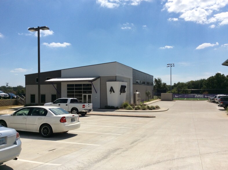 More Photos Of 1537 E Grande Blvd, Tyler Medical For Sale
