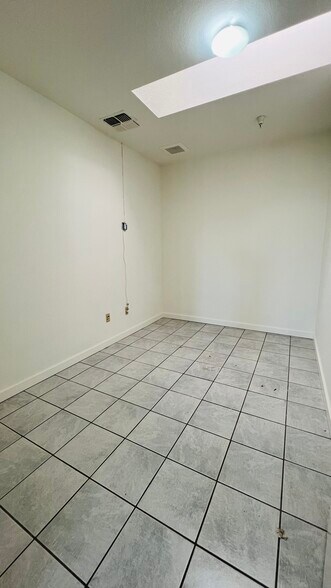 More Photos Of 324 7th St, Oakland General Retail For Sale