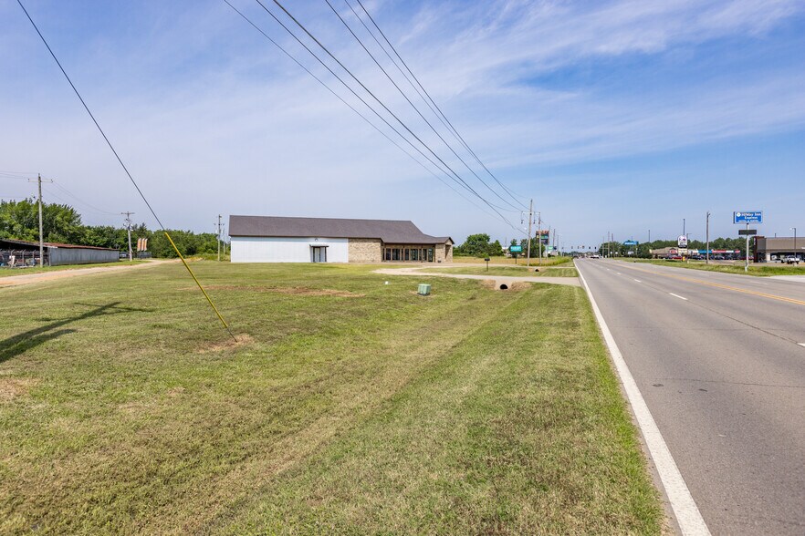 More Photos Of 1910 E Jackson St, Hugo Freestanding For Sale