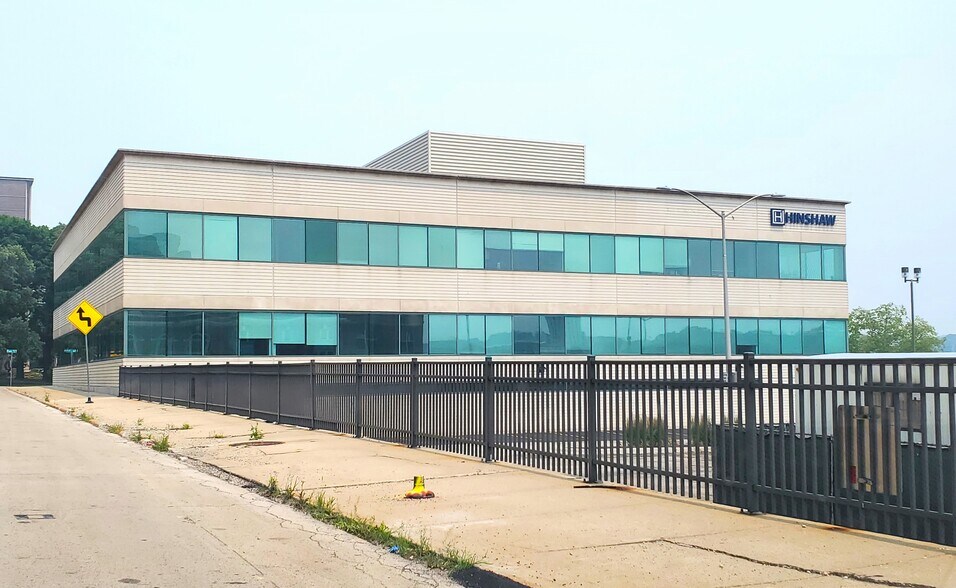 More Photos Of 100 Park Ave, Rockford Office For Lease