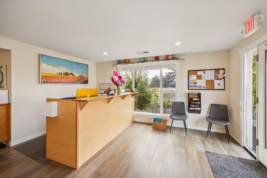 More Photos Of 615 SE 1st Ave, Canby Office For Sale